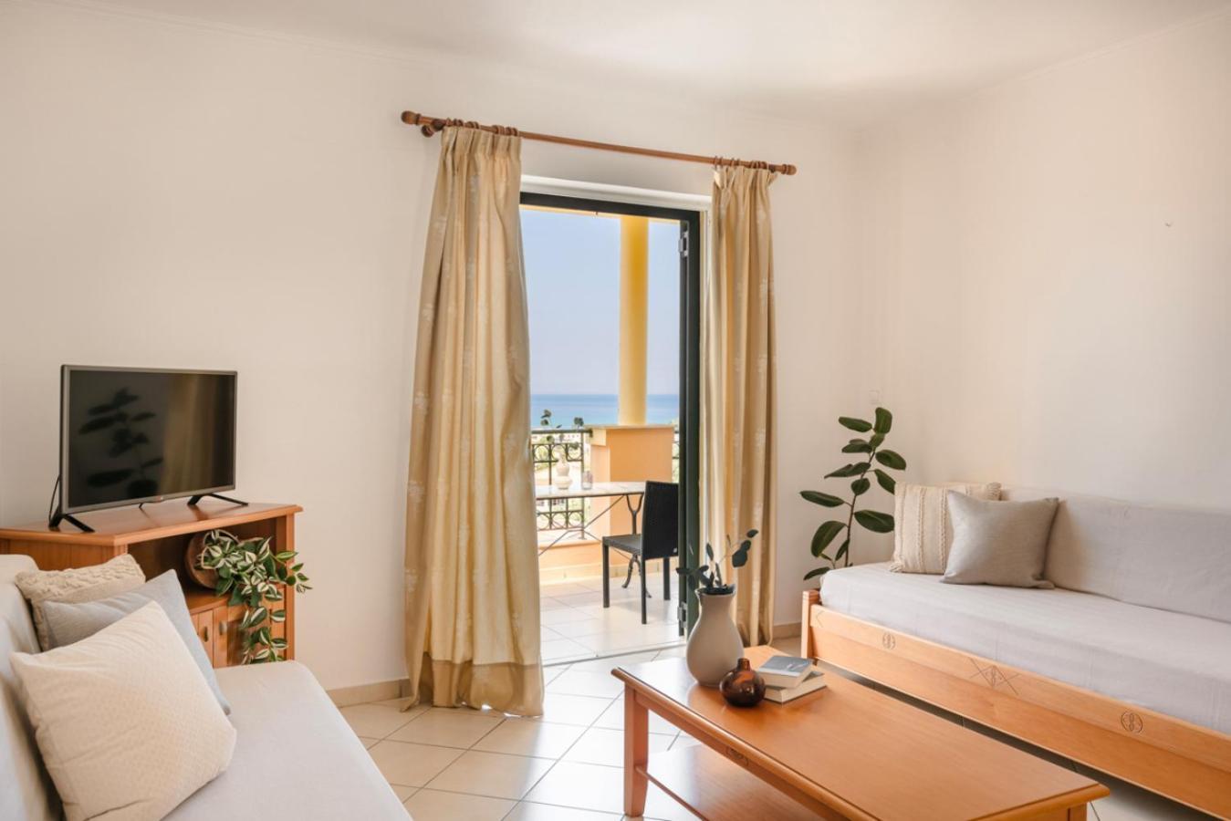 Century Hotel 4*