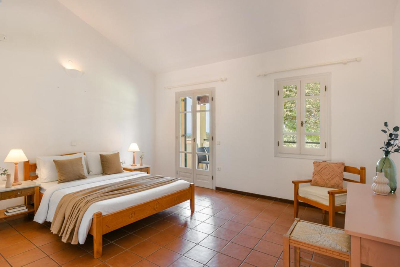 Century Hotel 4*