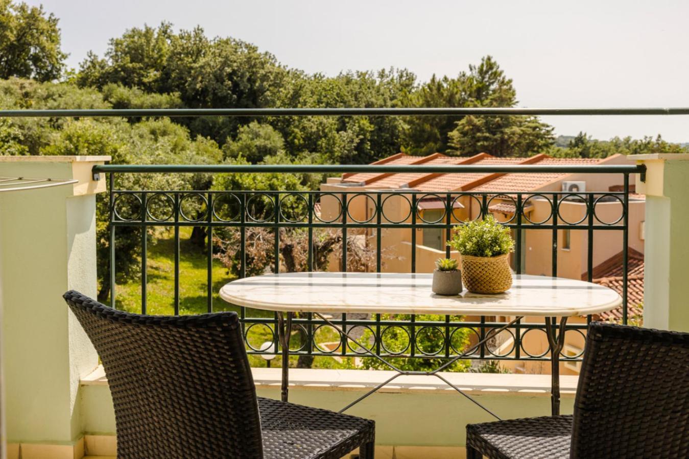 Hotel Century 4*